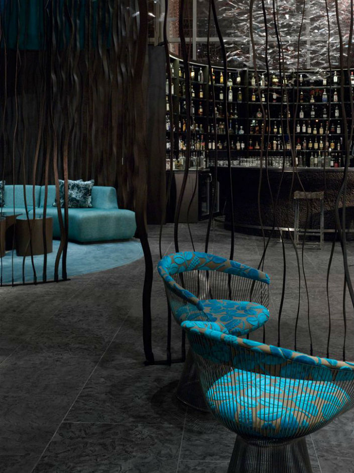 HOW TO DECORATE WITH LEATHER LOUNGE CHAIRS