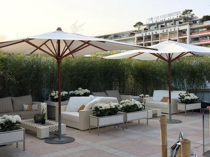Iconic backdrop of Cannes Film Festival decorated with Fendi Casa_3