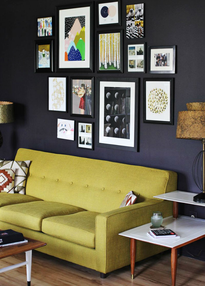 6 tips to place art in your living room set