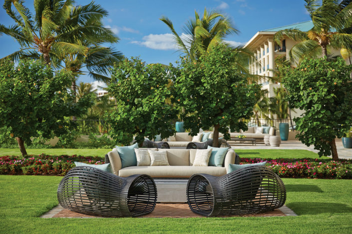How to use a Lounge Chair in a Lounge Pool area
