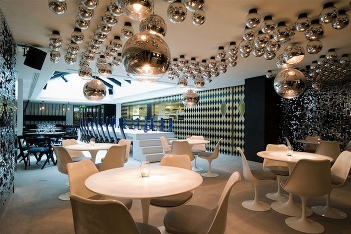 Top 5 Projects with contemporary lighting by Tom Dixon
