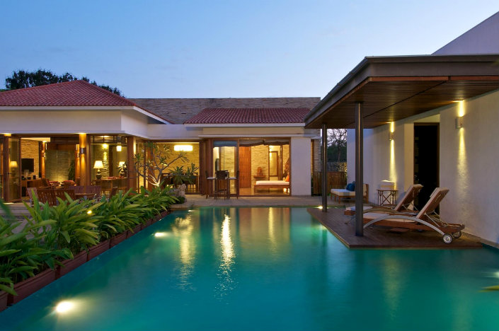 How to use a Lounge Chair in a Lounge Pool area