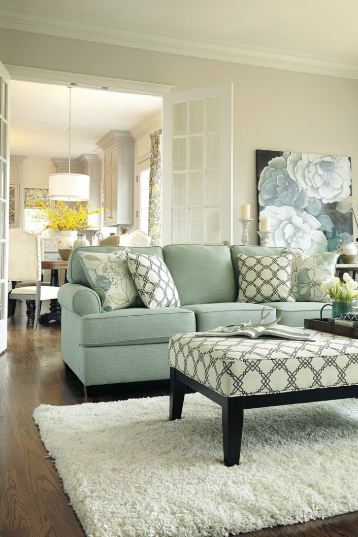 FALL DECORATING IDEAS + LIVING ROOM: USE GREEN