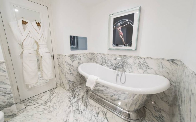 London’s best boutique hotels to spend one night penthouse bathroom suite