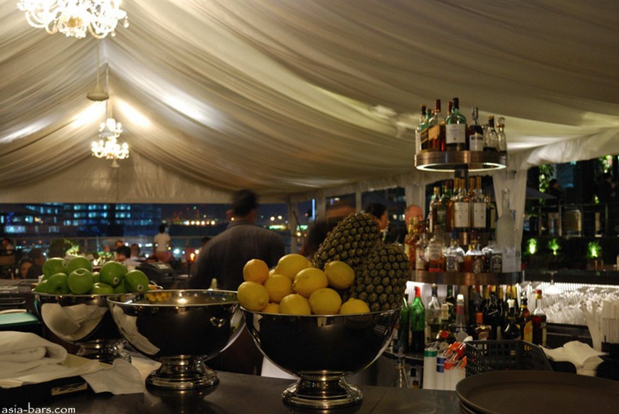 Discover the most spectacular rooftop bar at The Fullerton Bay Hotel, Singapore