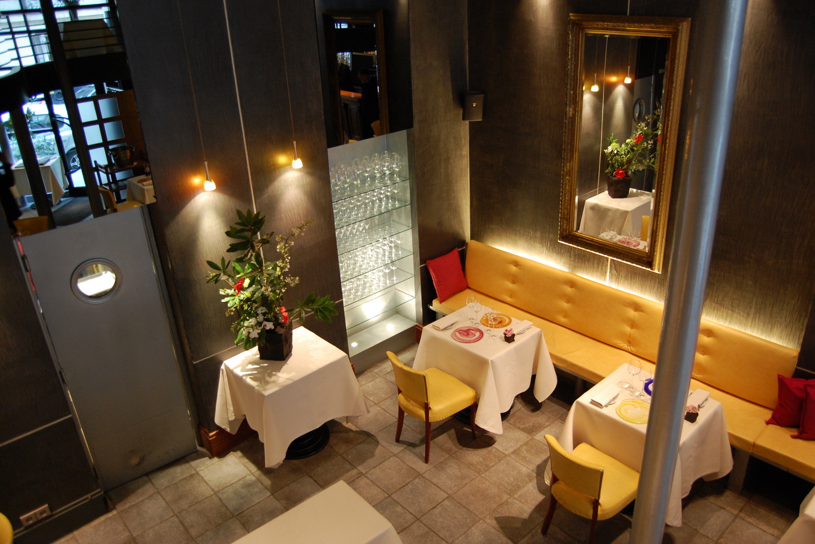 best luxurious restaurants in paris L'Astrance