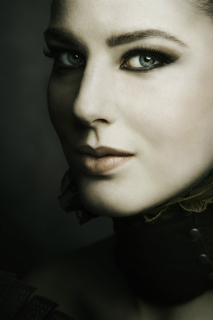 "Eva van Oosten’s lights and shadows-Eva-van-Oosten-Susanne-Meriam-makeup-Katy-J"