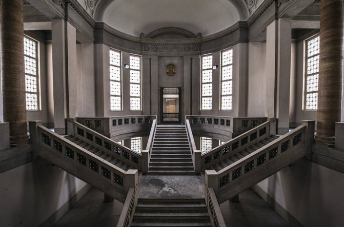 "Eva van Oosten’s lights and shadows-Terrible-Photography-of-Abandoned-Places-of-UK"