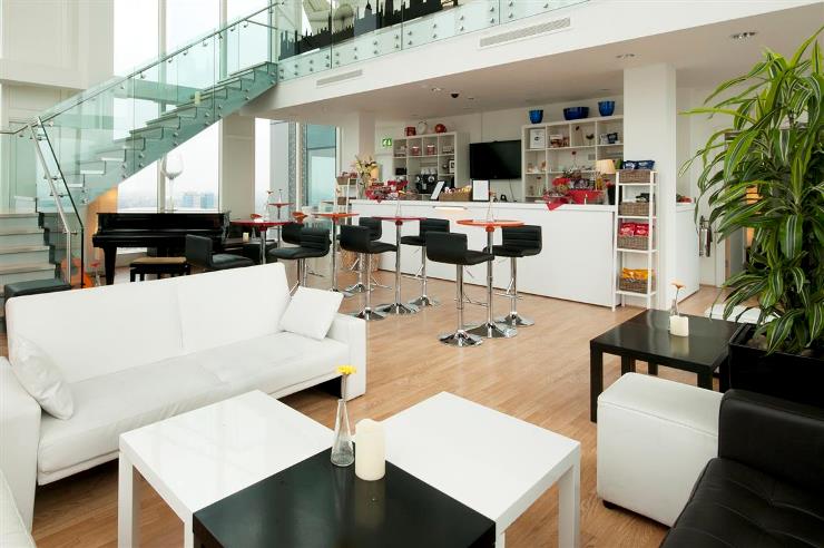 "London has some of the best bars and clubs in the world. In our guide you will find maps and reviews of all the top venues to make sure you have a great night. London is a busy, vibrant and exciting city; as culturally rich and socially electric as they come"