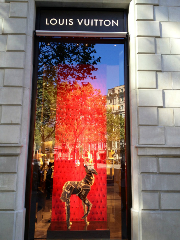 "4 Where-to guide for Luxury fashion brands windows-Louis Vuitton"
