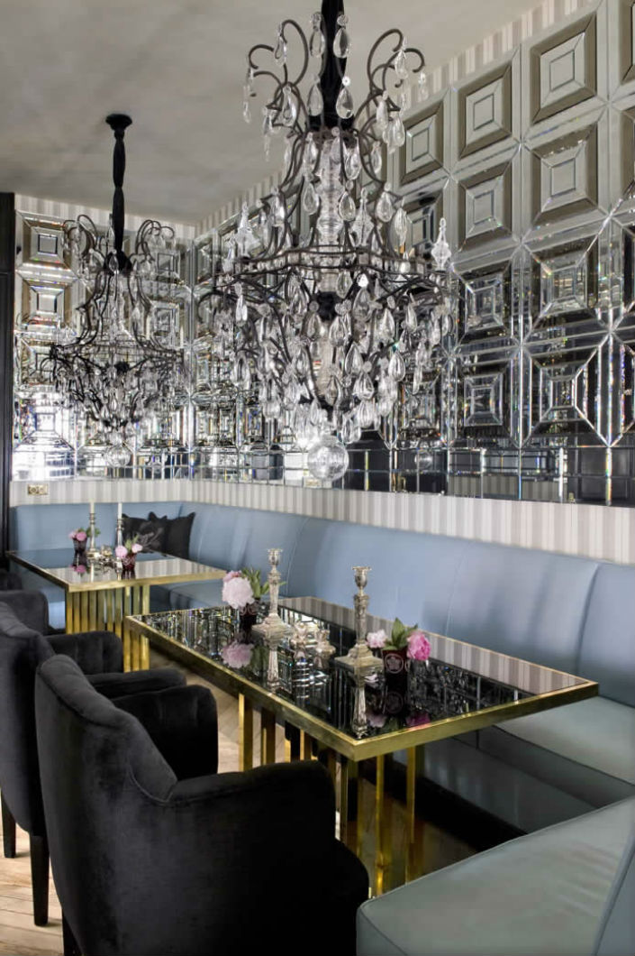 6 ELEGANT DINING ROOM TABLES IN BRASS