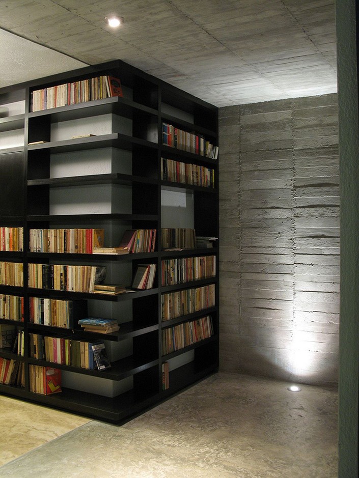 5contemporary living room bookshelves