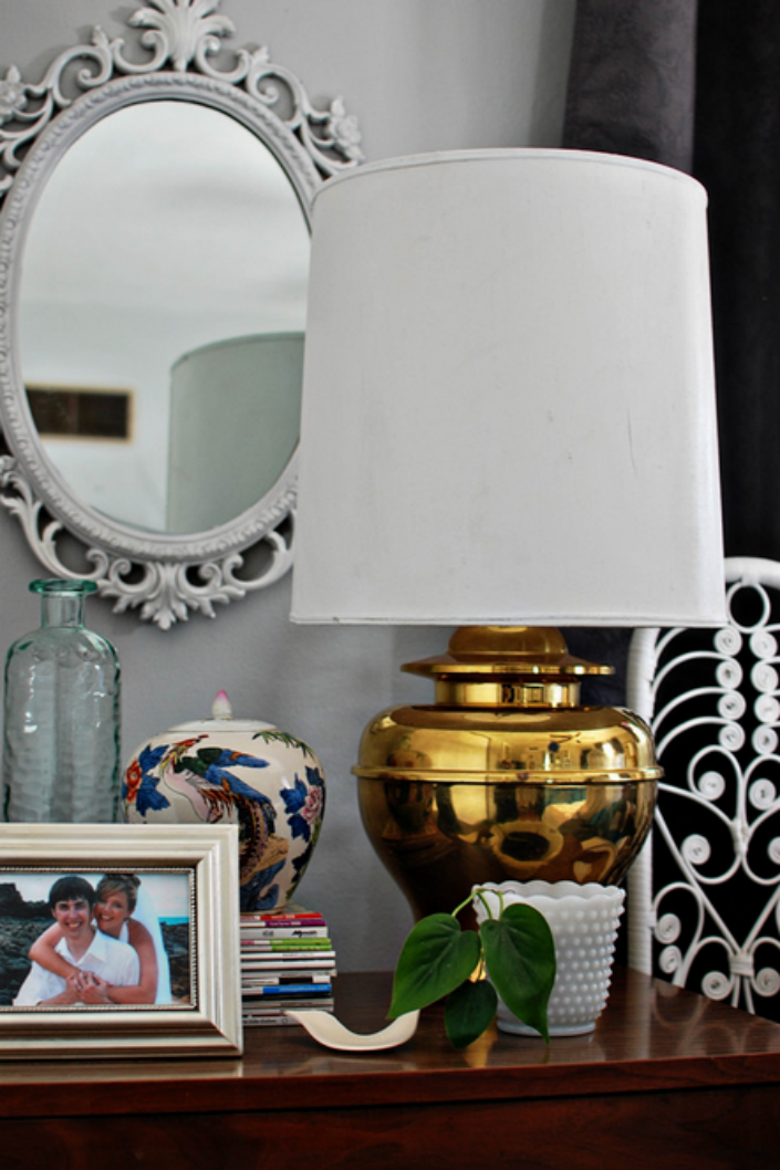 The best brass lamp to decorate classical living rooms