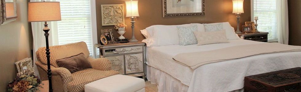 DECORATING A MASTER BEDROOM WITH SIDE CHAIR