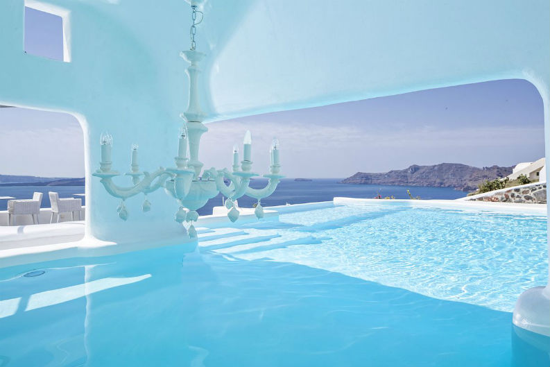 20 Best Hotels With Astonishing Pools To Swim in During your Holidays