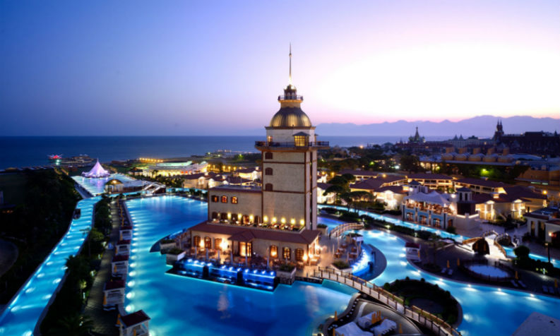 20 Best Resorts With Astonishing Pools To Swim in During your Holidays