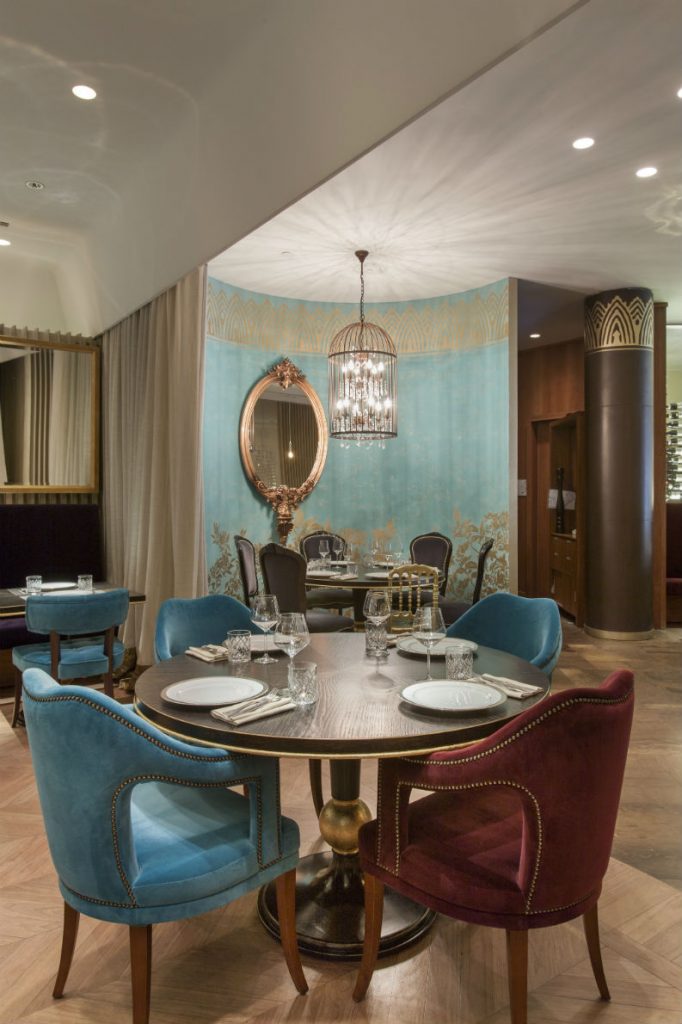 The restaurant design mixes modern with St. Petesburg fashion sense ...
