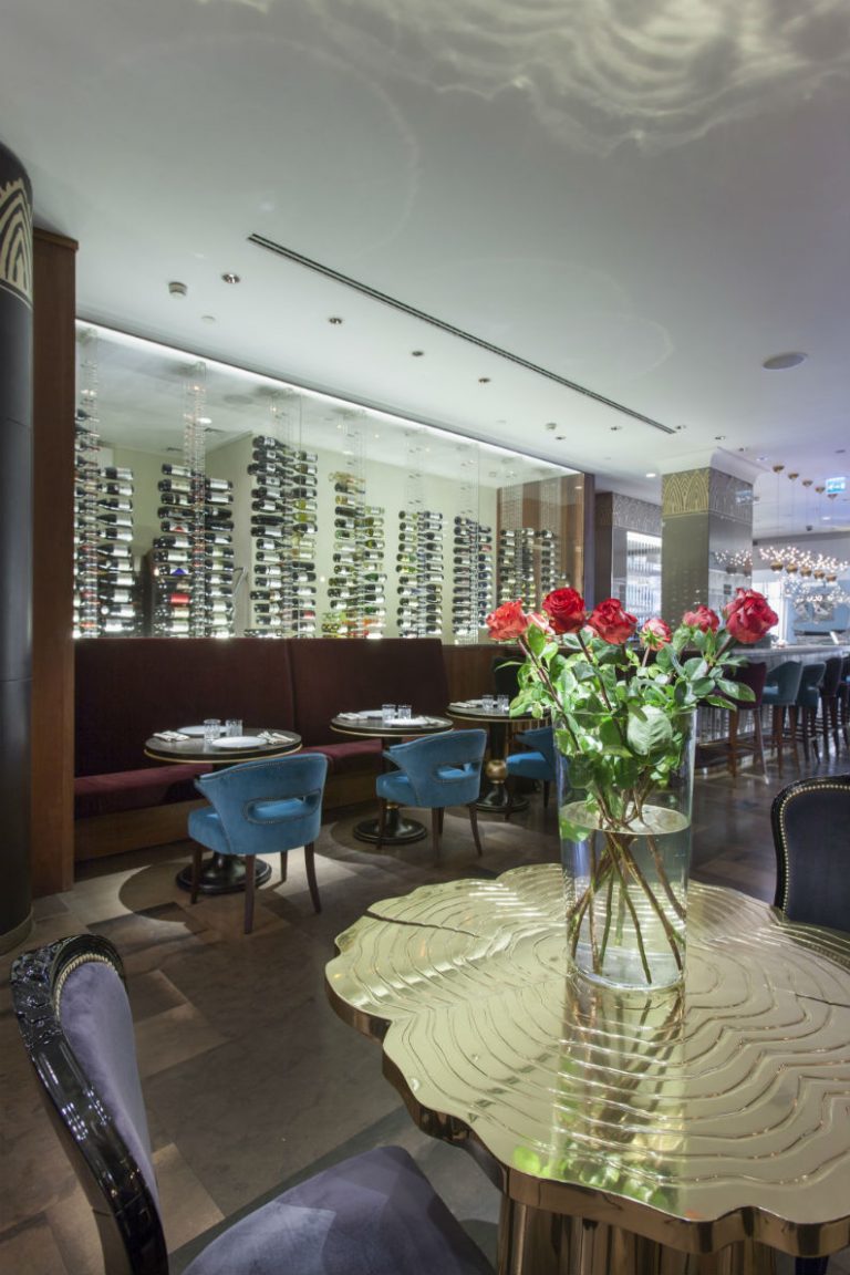 Are you imagining having dinner in such a glamourous dining room table ...