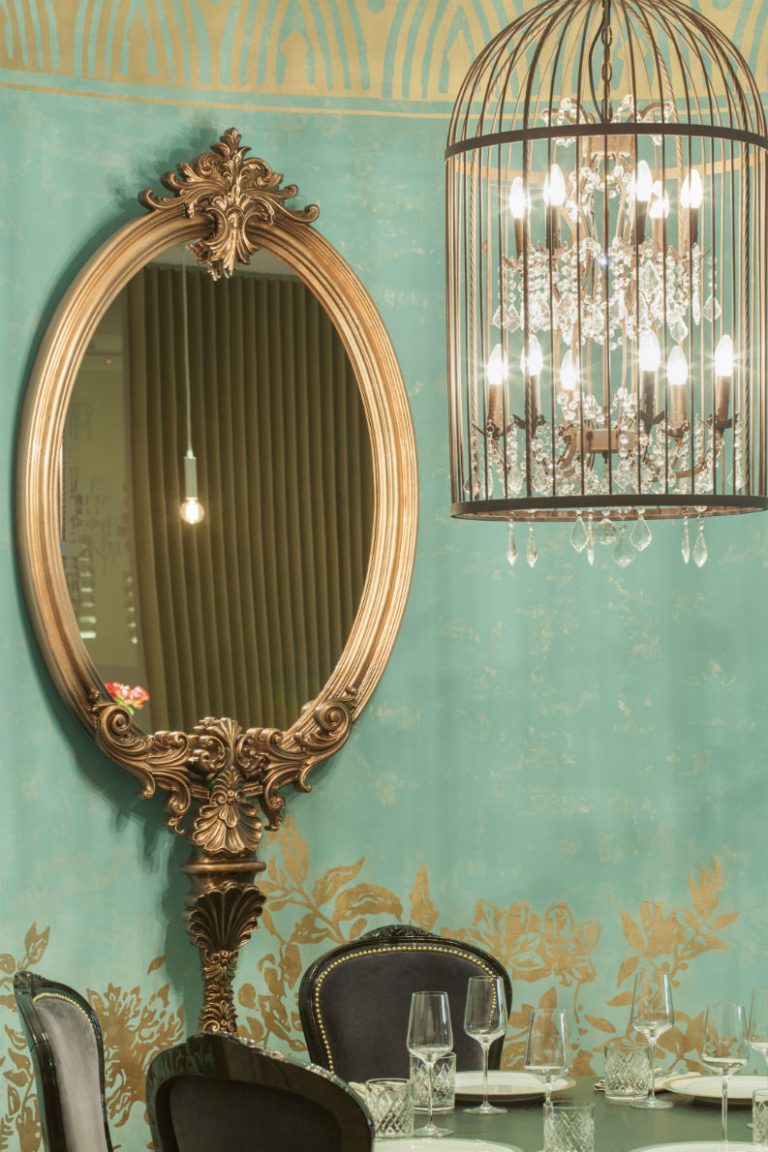 Is it Marie Antoinette’s mirror from Boca do Lobo? OMG.
