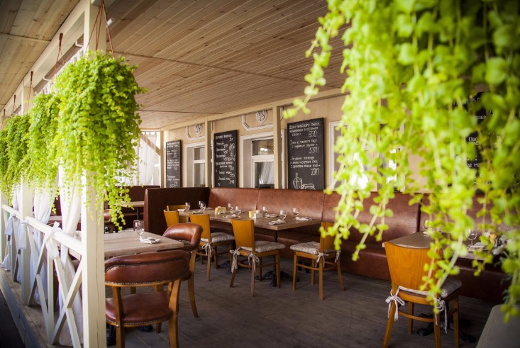 7 Simply Modern Restaurant Interiors from Russian Interior Architects