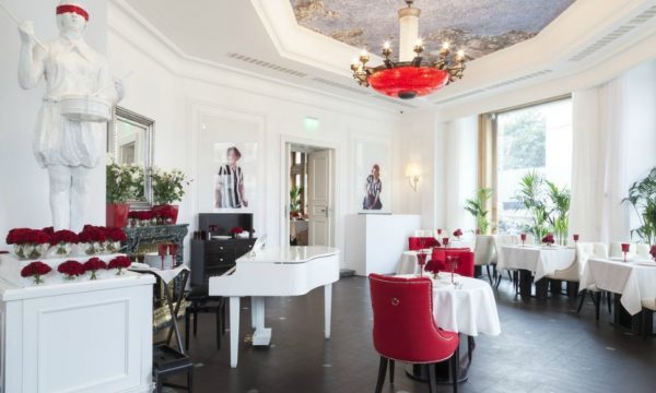 7 Simply Modern Restaurant Interiors from Russian Interior Architects