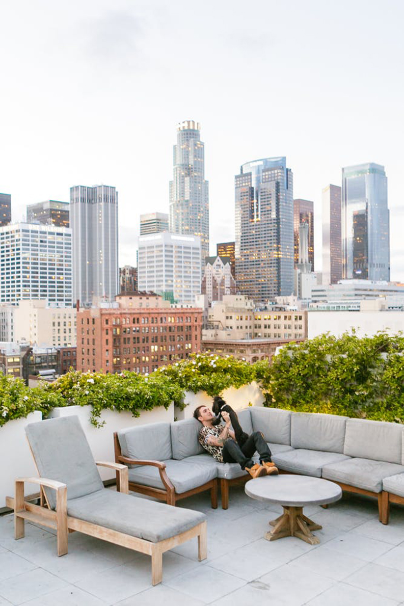 The tropical modern interior design of a Colourful Apartment in LA