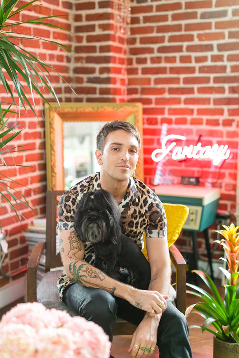 The tropical interior design of a Colourful Apartment in LA