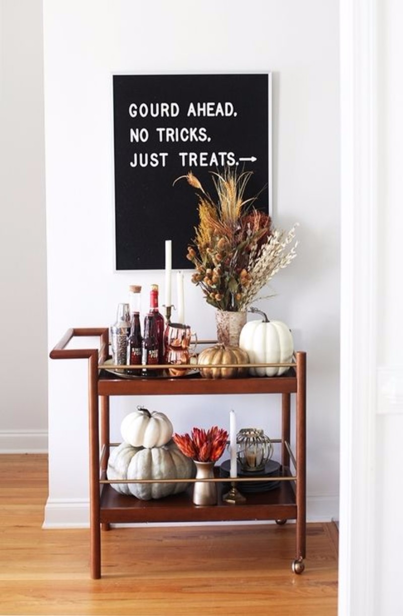 10 Halloween interior design tips that are both Chic and Spooky. Interior Design Ideas. Halloween Party decor. Halloween Decoration. #halloweenpartydecor #interiordesigntips #diningroomideas Get inspired every day: https://goo.gl/y85kv9