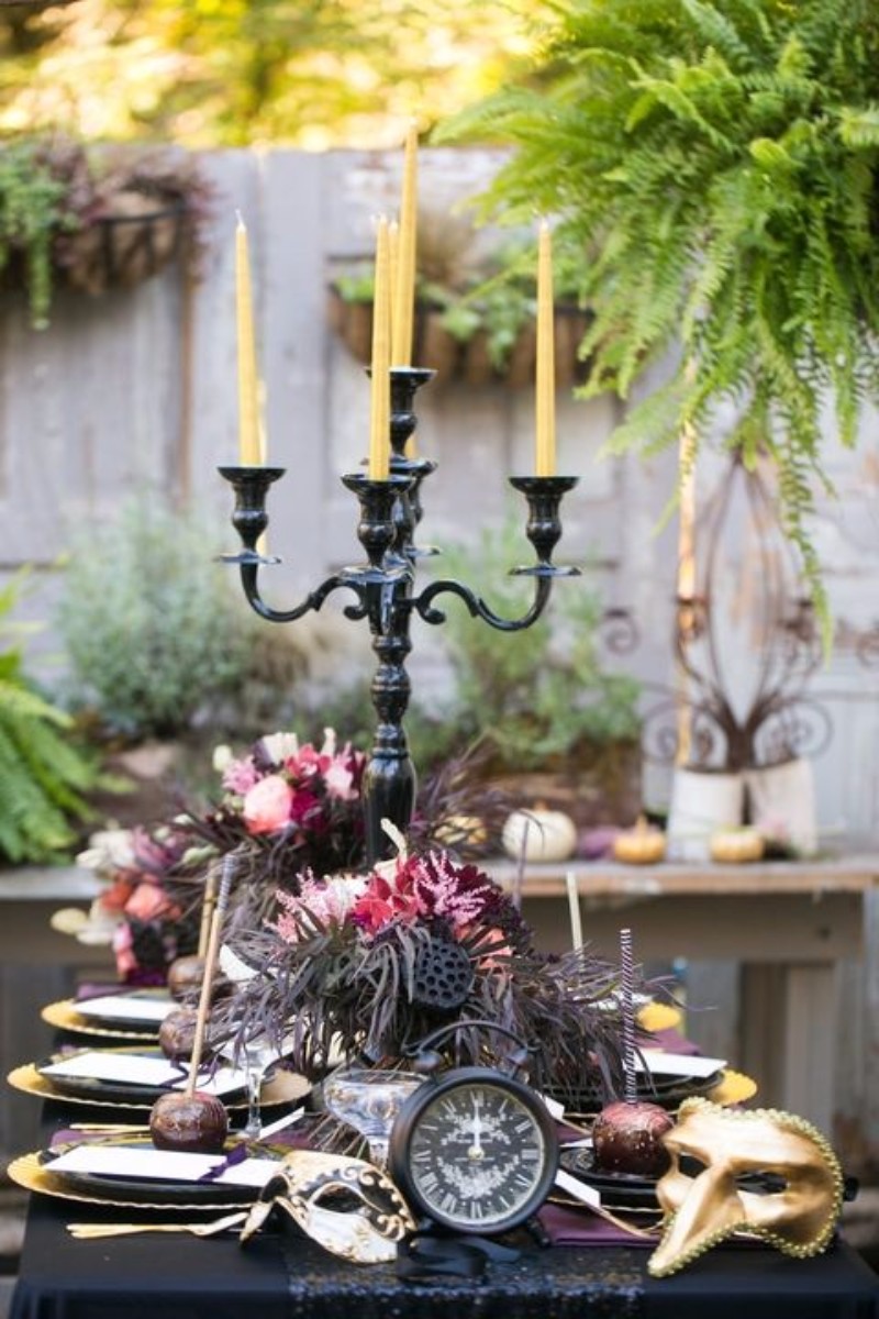 10 Halloween interior design tips that are both Chic and Spooky. Interior Design Ideas. Halloween Party decor. Halloween Decoration. #halloweenpartydecor #interiordesigntips #diningroomideas Get inspired every day: https://goo.gl/y85kv9