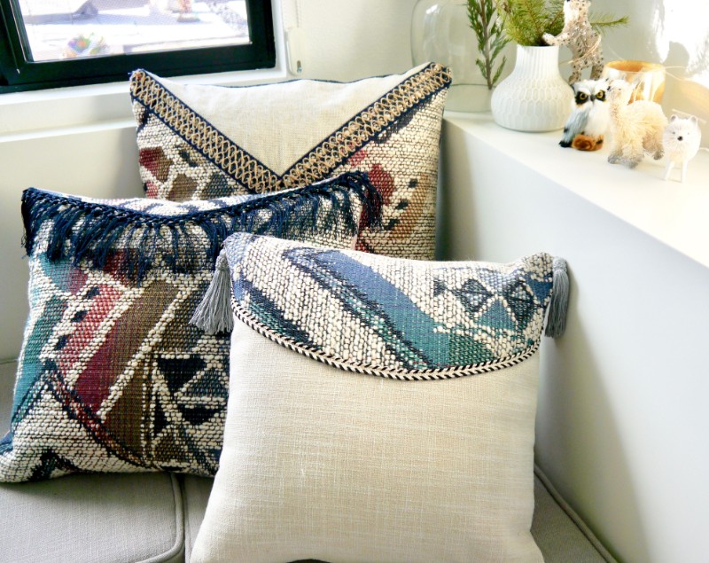 Top 10 Show-stopper Modern Pillows For Your Home Decor
