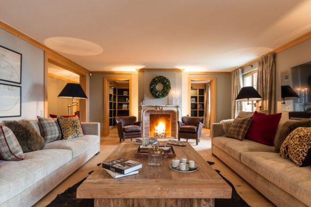 Beautiful classic ambiance , with a cozy fireplace, to warm up those ...