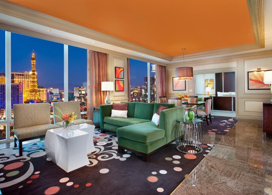 Mirage Hotel Las Vegas, Roger Thomas