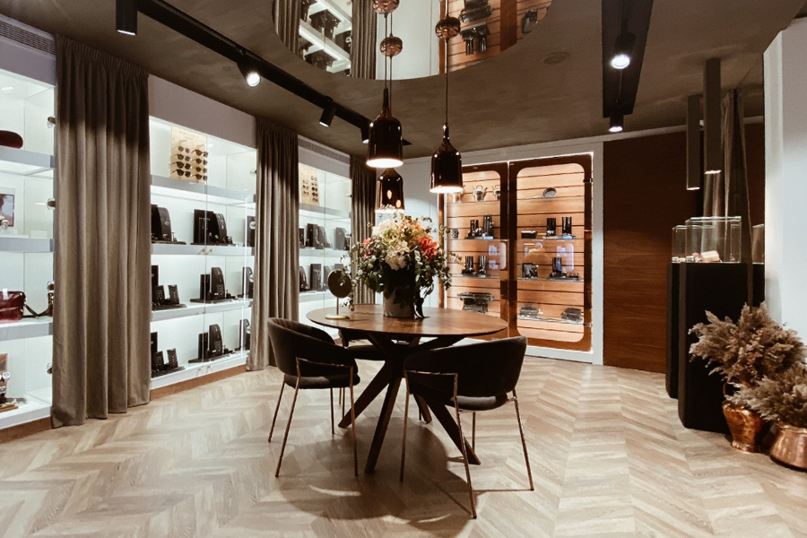 store by franquet barrau with brown table and black chairs