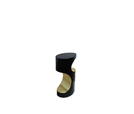 Bryce is a small side table with unique and unusual forms. Its body is made in black laquered fiberglass and high gloss golden leaf.