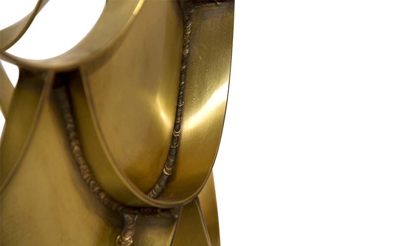 KOI | Zeitgenössisches Messing Beistelltisch-Design von BRABBU